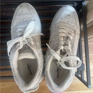 Universal Thread Light Gray Tweed Sneakers